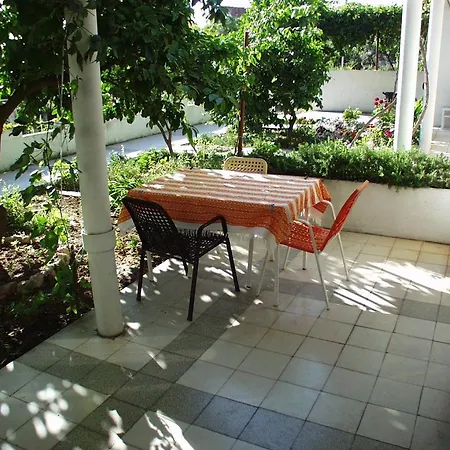 Πανσιόν Triple 127b Jelsa (Hvar)
